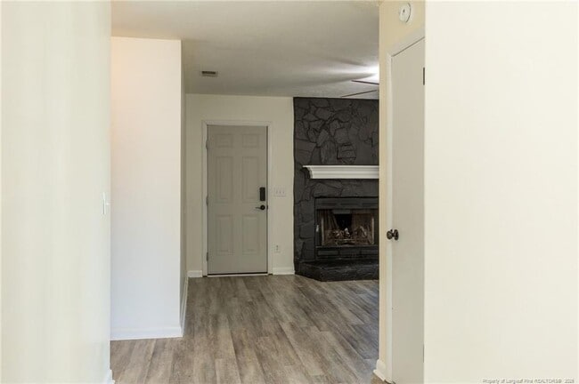 Foto del edificio - 1000 Tyler Dr