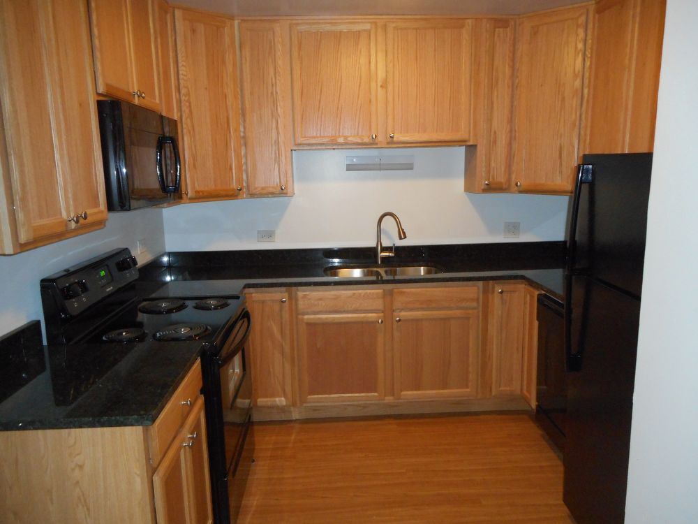 Building Photo - Huge newly rehabbed unit in Glen Ellyn