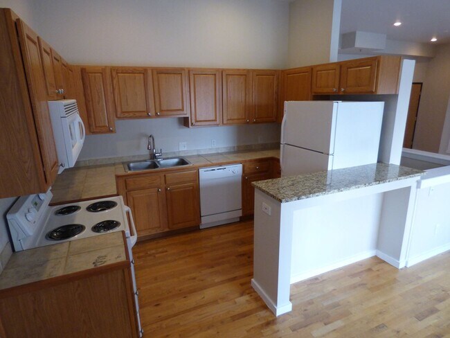 Building Photo - $0 DEPOSIT OPTION. 2 BED 2.5 BATH CONDO AT...