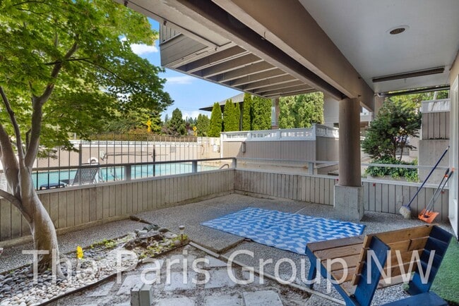 Building Photo - Beautiful Downtown Bellevue 819sf 2BR Cond...