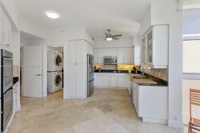 Building Photo - 749 Crandon Blvd