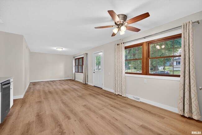 Foto del edificio - 3106 Maplecrest Rd