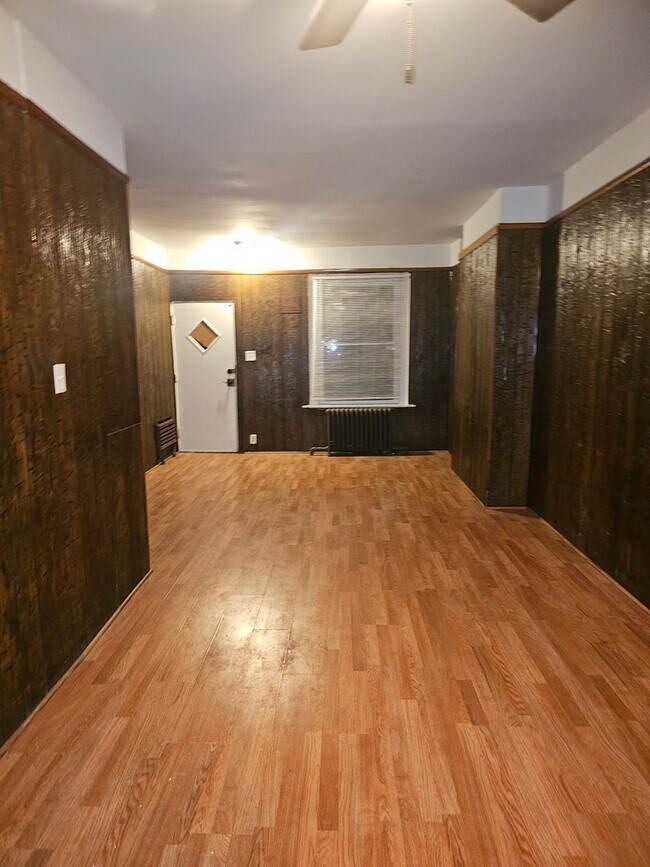 Foto del edificio - Large Home - Frankford