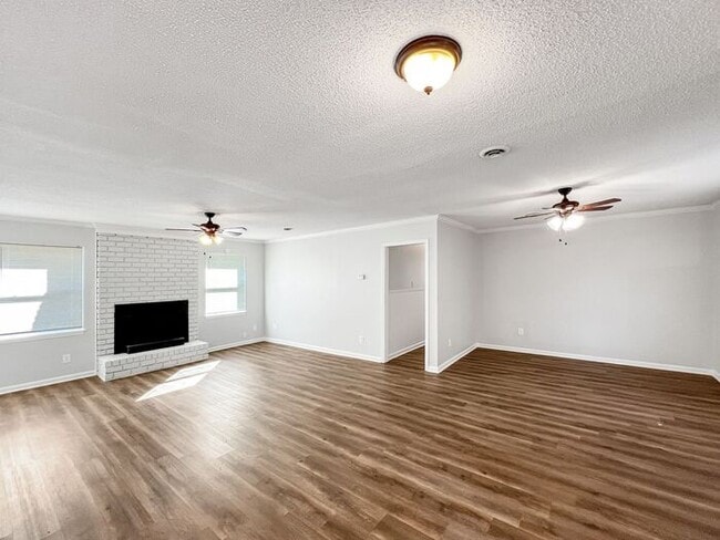 Foto del edificio - 8250 Chesterfield Dr