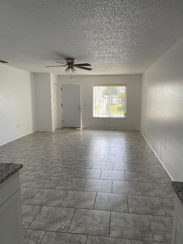 Foto del edificio - 292 Winter Ridge Blvd