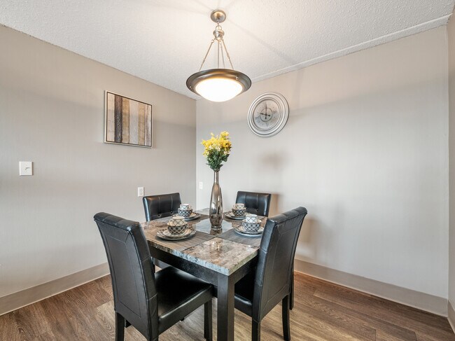 Building Photo - FUR Property Management Short Term Rentals