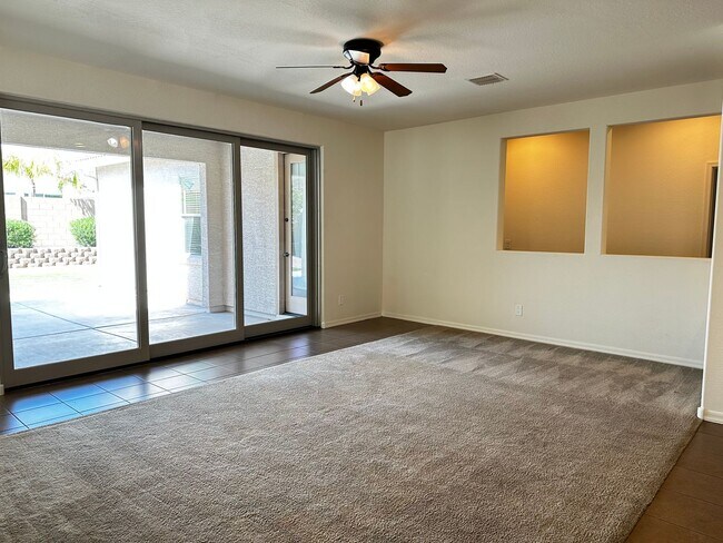 Foto del edificio - 4 BD + DEN IN CORTESSA IN WADDELL