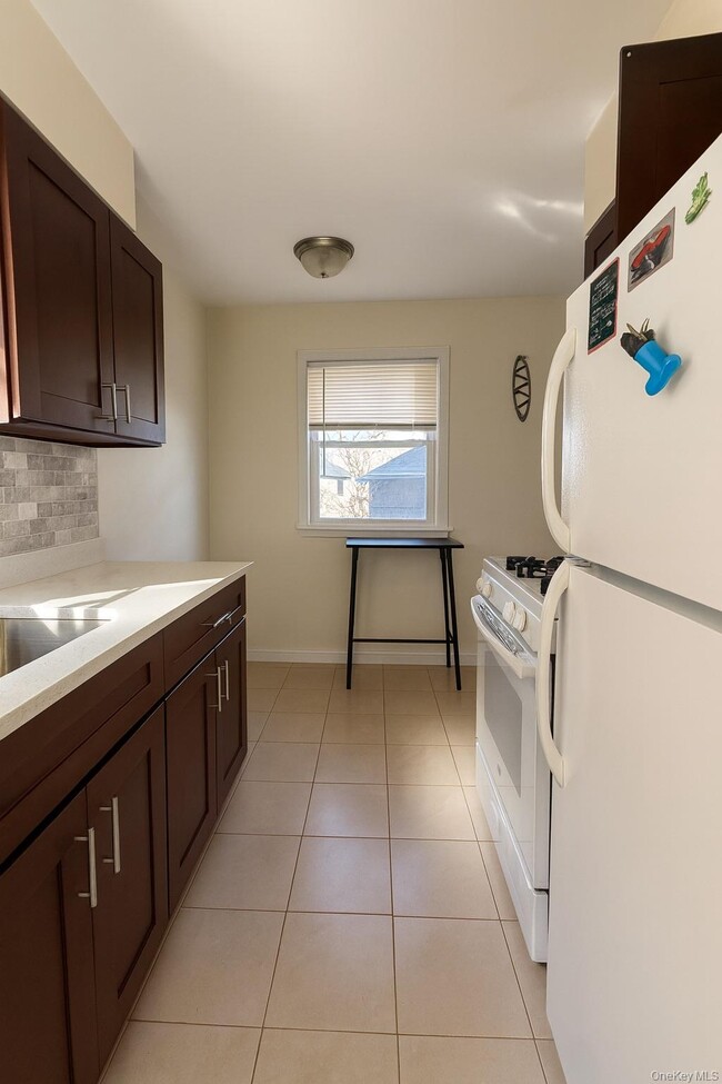 Building Photo - 155-67 116th Ave