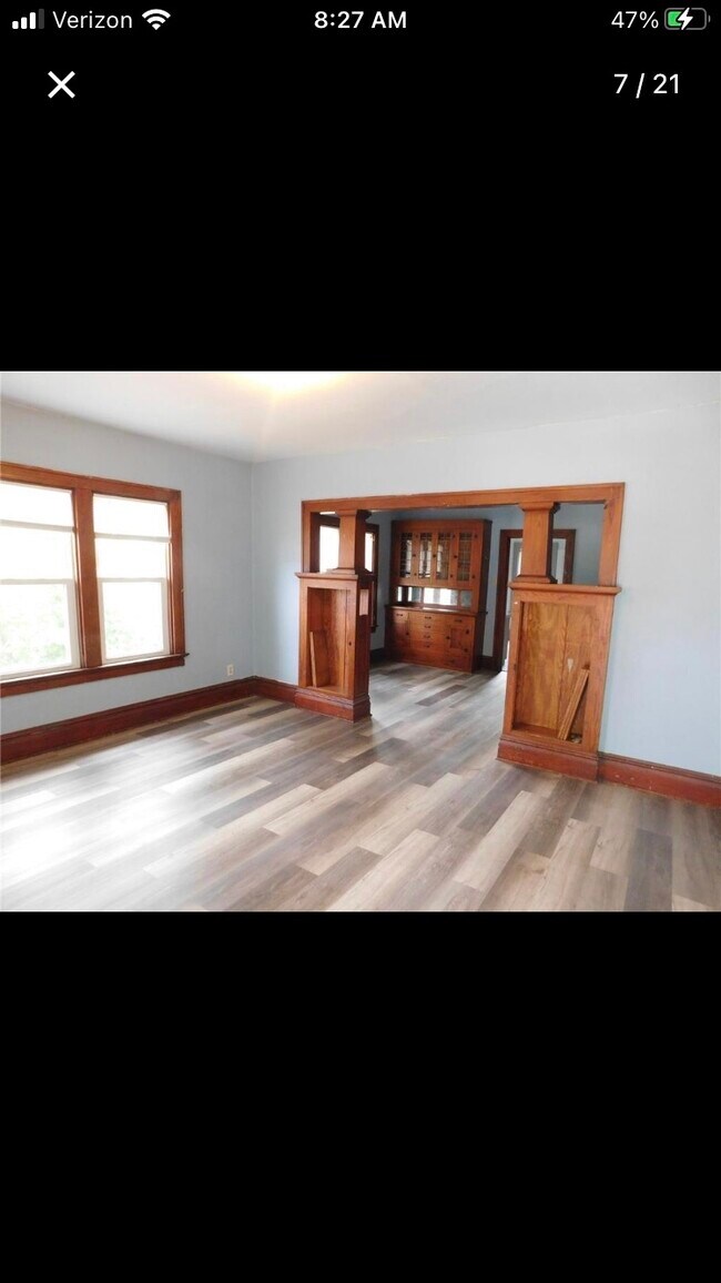 Building Photo - 1315 9th St E