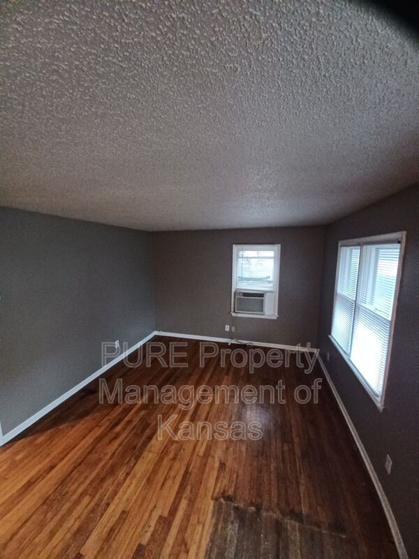 Building Photo - 2010 SE Ohio