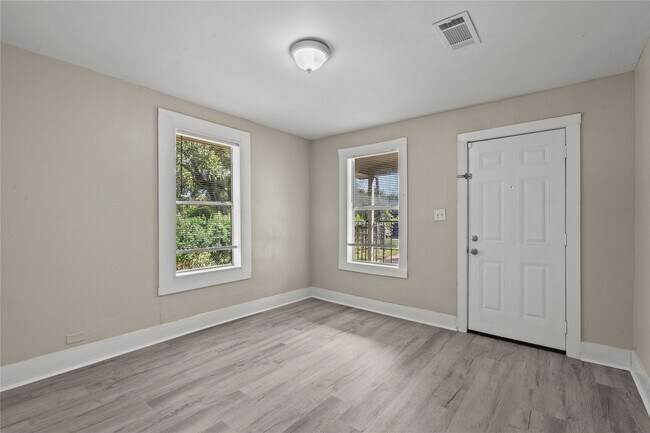 Foto del edificio - 2328 Boss St