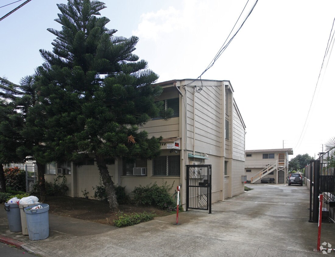 Primary Photo - 1227 Alexander St