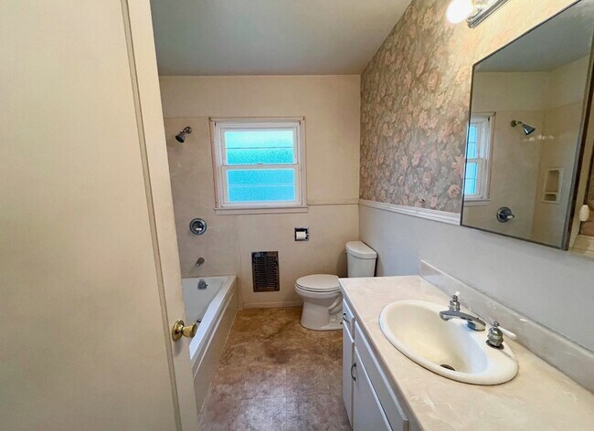 Foto del edificio - 15 Hillcrest Dr