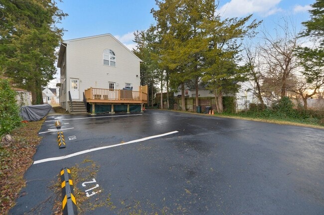 Building Photo - 107 E Kings Hwy