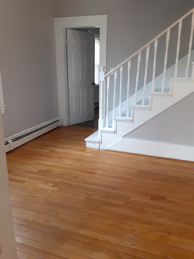 1st floor foyer - 3 Nichols St