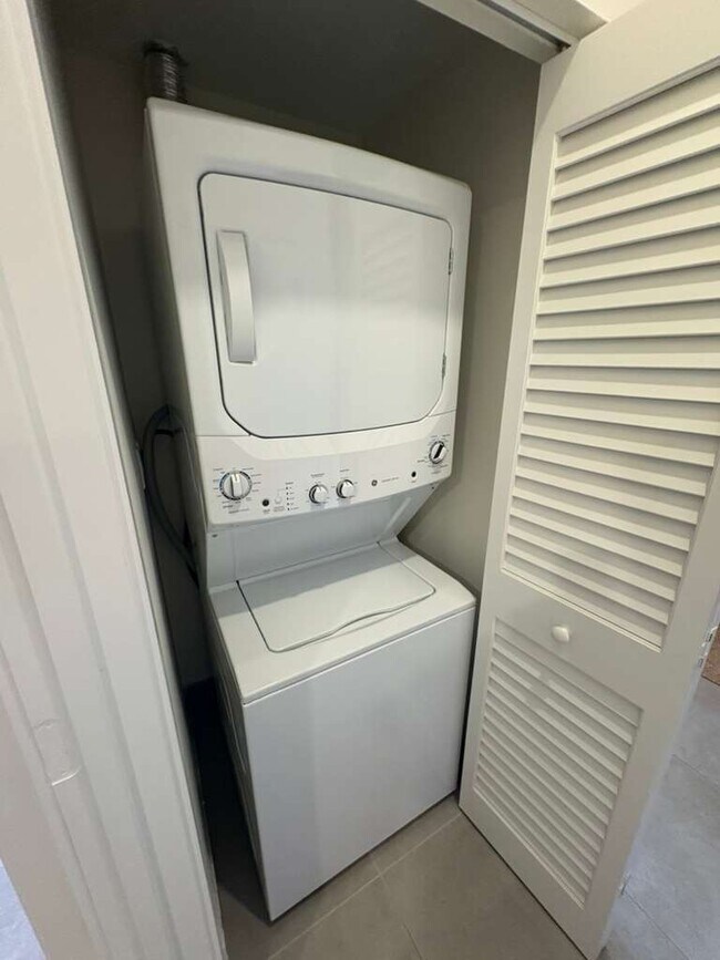 Foto del edificio - 2170 NE 168th St