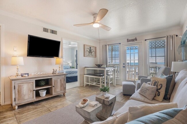 Building Photo - 6300 Seawall Blvd