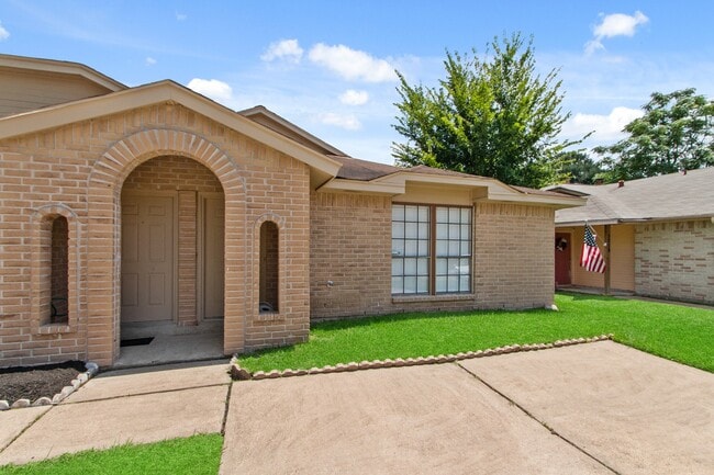 Foto del edificio - 5216 Beaverbrook Dr