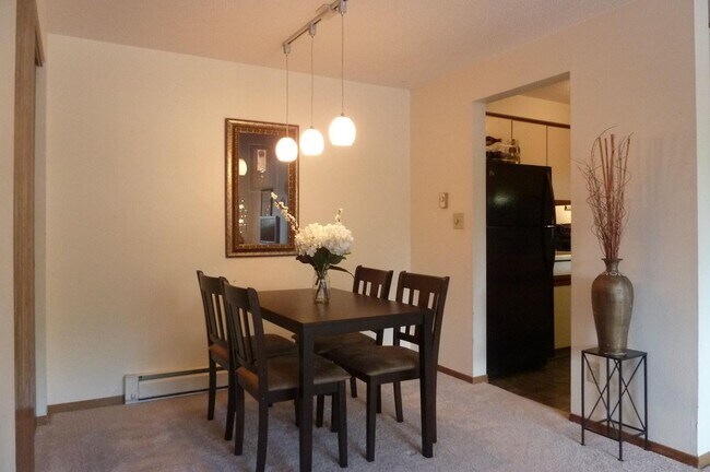 Foto del edificio - $1,025 | 2 Bedroom, 1 Bathroom Apartment |...