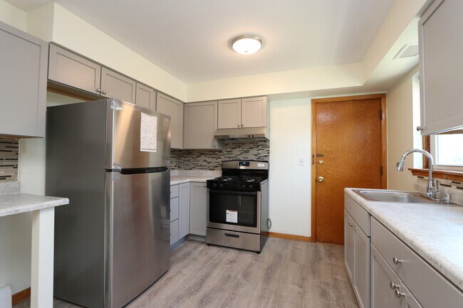 Building Photo - 6555 N Natoma Ave