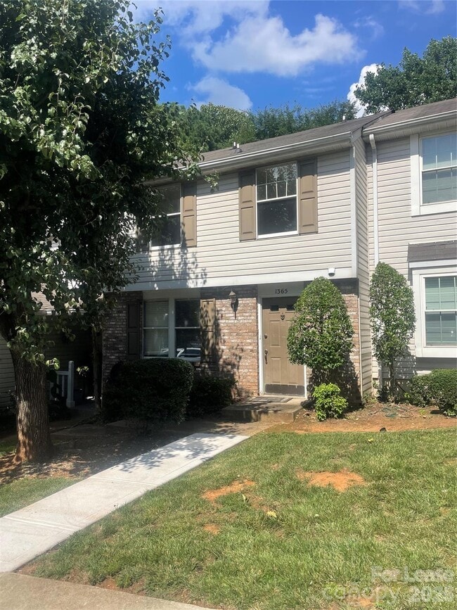 Building Photo - 1365 Maple Shade Ln