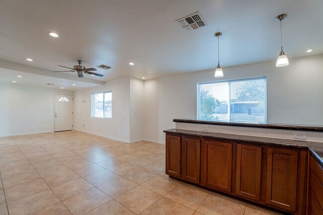 Building Photo - 436 E Waverly St