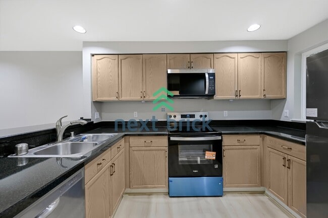 Building Photo - Charming 2-Bed Townhouse Retreat in Bothell with 2.5 Baths – Your Perfect Sanctuary Awaits!