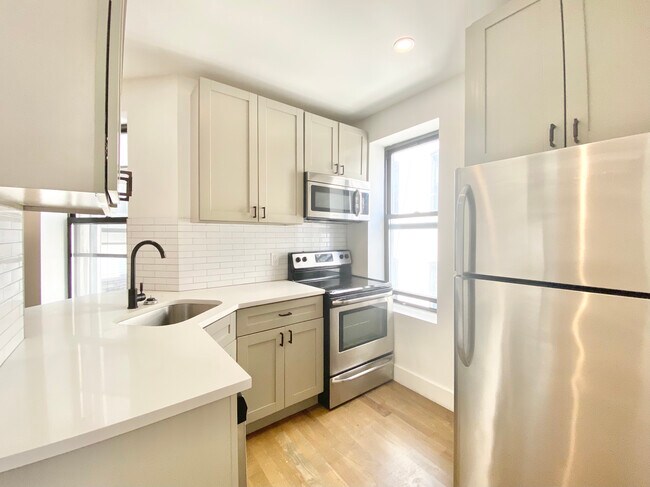 Building Photo - 504 W 159th St