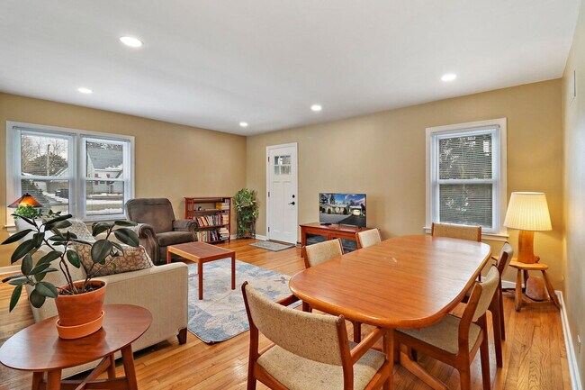 Building Photo - 3964 Grandview Ave