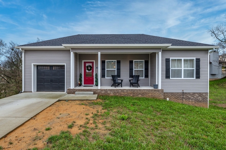 Primary Photo - 1239 Oxford Village Cir