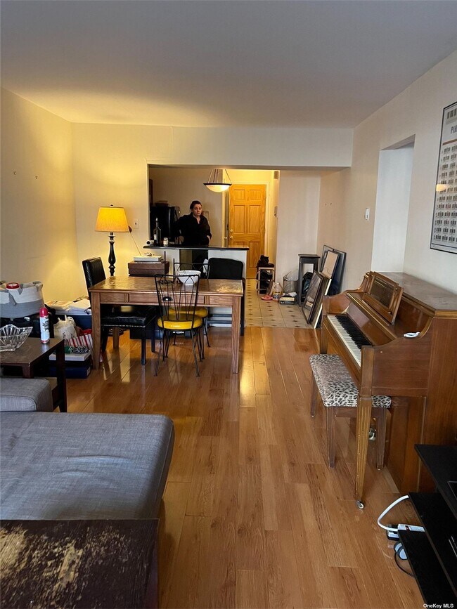 Foto del edificio - 240-37 69th Ave