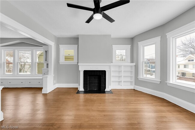 Foto del edificio - 2638 E 126th St