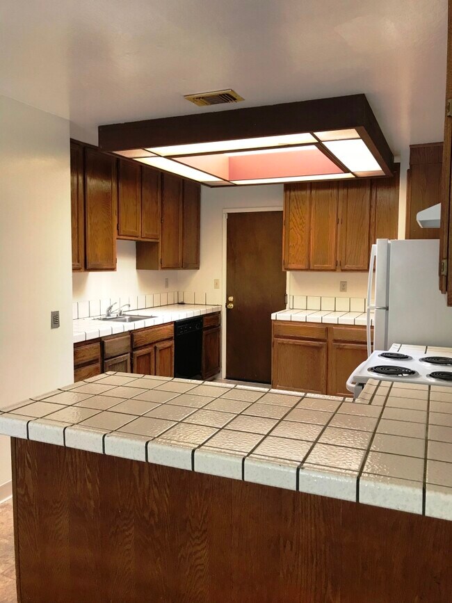 Foto del edificio - 1681 Tice Valley Blvd