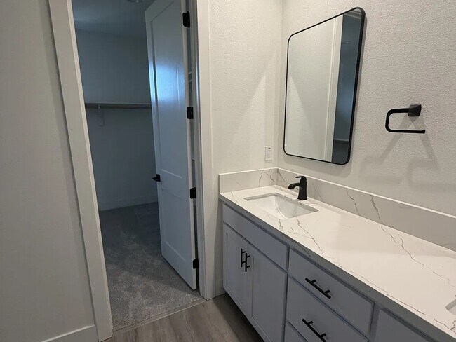 Foto del edificio - 4404 Redstart Ln