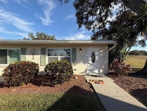 Building Photo - 2202 Clubhouse Dr