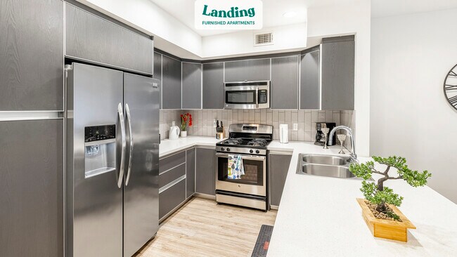 Building Photo - 1439 N Poinsettia Pl