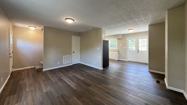 Building Photo - 11472 US-62