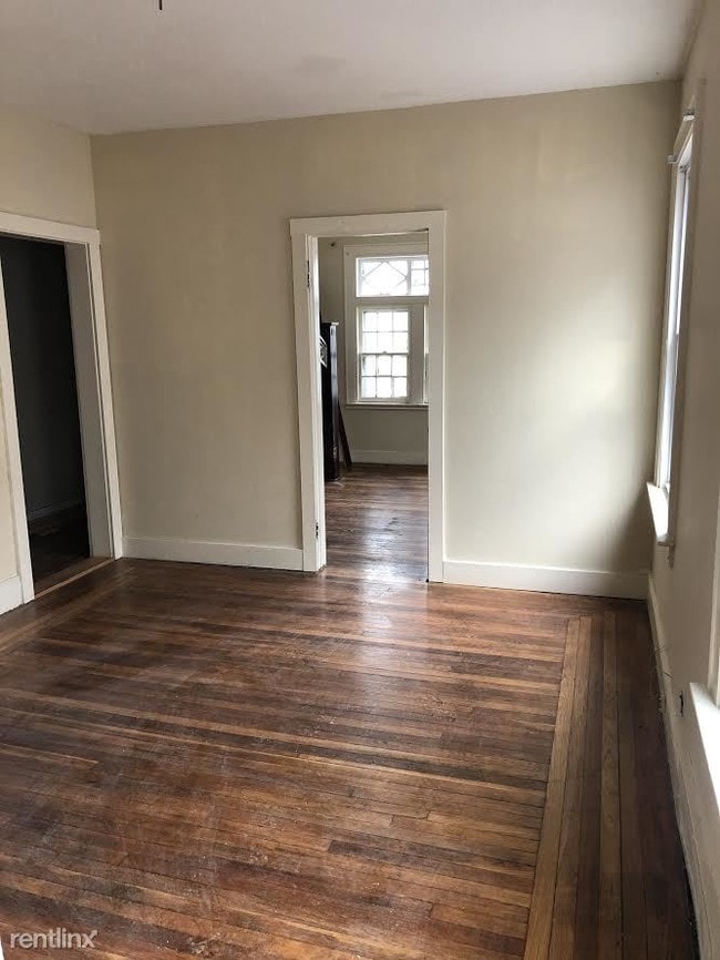 Building Photo - 3 br, 1 bath  - 99 Greenwich Ave 1