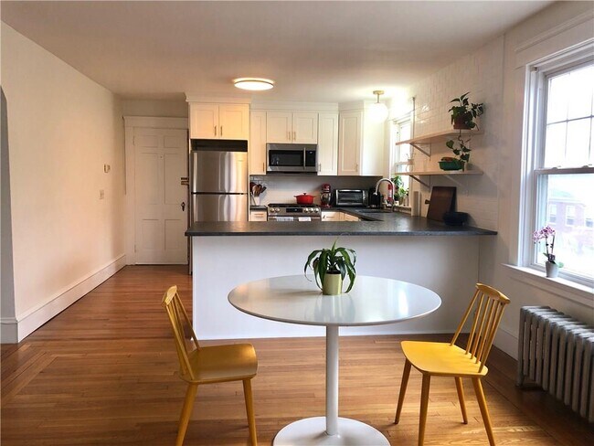 Foto del edificio - 142 Colonial Rd