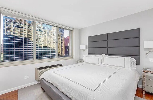 Foto del edificio - 333 E 45th St