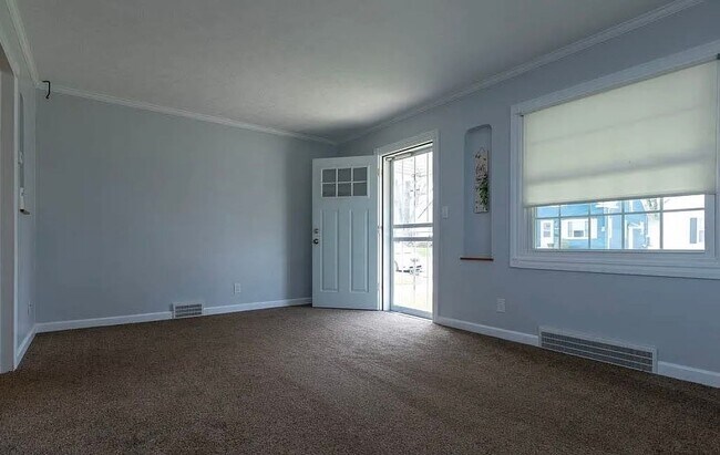 Foto del edificio - 5021 E 107th Updated 3/4 Bedroom