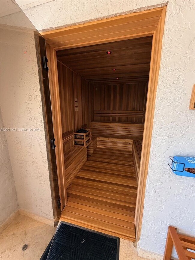 Foto del edificio - 100 Edgewater Dr