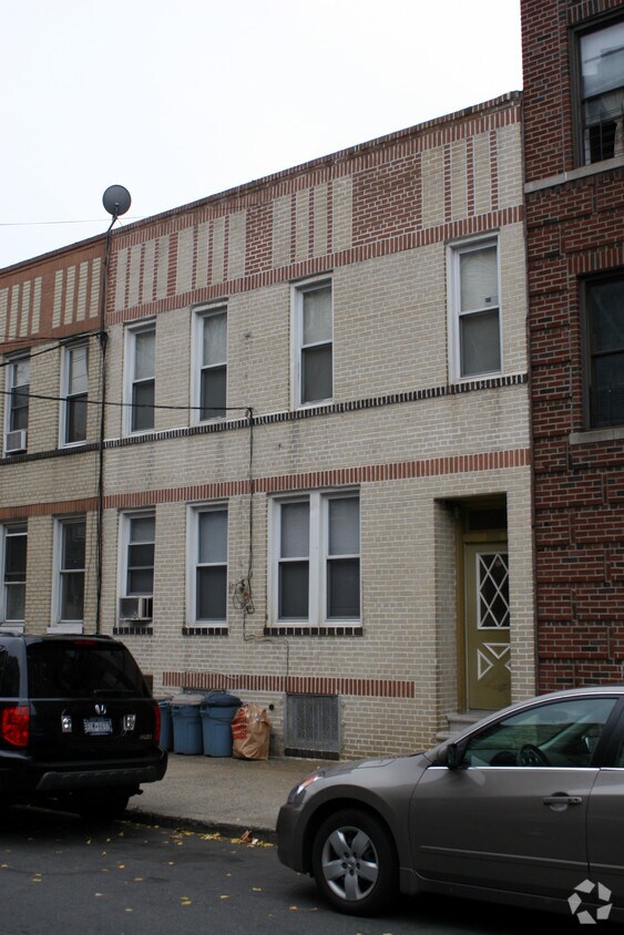 Primary Photo - 2561 Colden Ave