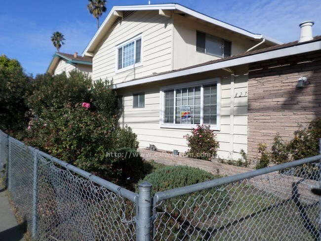 Building Photo - 827 Hillsdale Ave