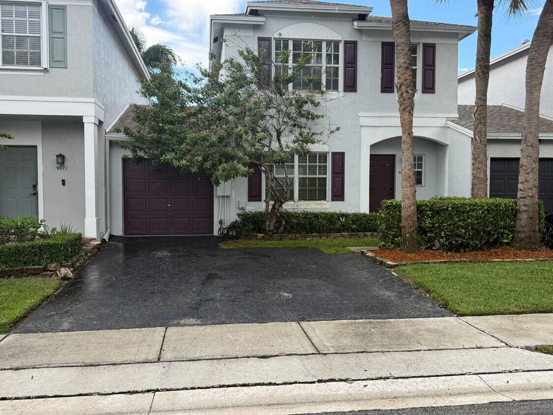 Foto principal - 9661 Santa Rosa Dr