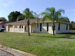 Building Photo - 111 Doveside Ln
