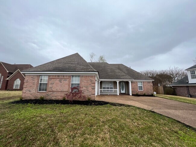Building Photo - 270 Lakewood Dr