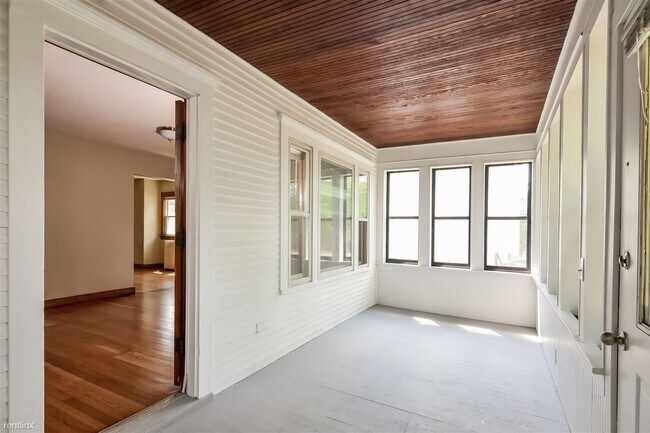 Building Photo - 3 br, 1 bath House - 80 Hatch Avenue