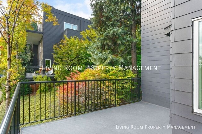 Building Photo - 7442 S Virginia Ave