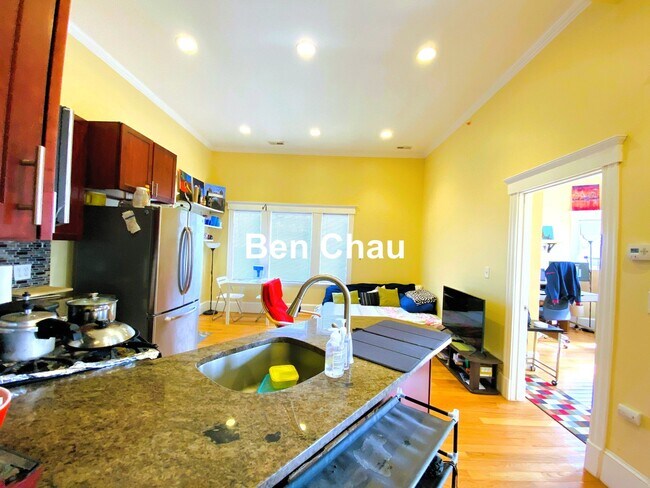 Photo - 156 Magazine St Apartment